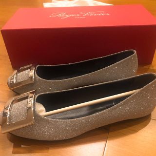 ロジェヴィヴィエ(ROGER VIVIER)の専用ロジェヴィヴィエ　シルバーフラットシューズ新品(ハイヒール/パンプス)