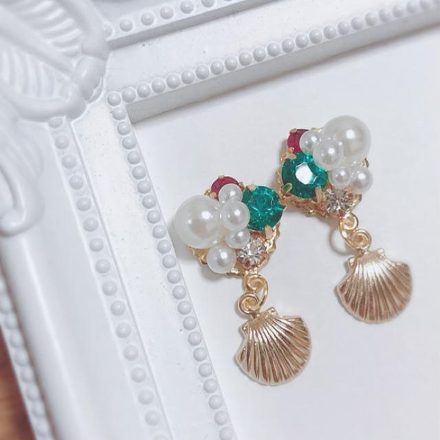 プリンセス♡アリエルイメージカラービジュー×貝殻チャーム★ピアス/イヤリング ハンドメイドのアクセサリー(イヤリング)の商品写真