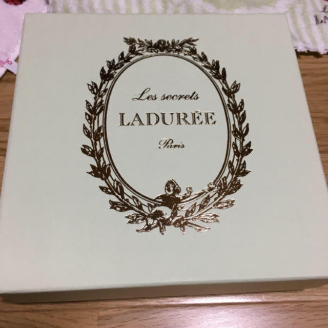 LADUREE(ラデュレ)のラドゥレ LADUREE タオル ウォッシュタオル 未使用 インテリア/住まい/日用品の日用品/生活雑貨/旅行(タオル/バス用品)の商品写真