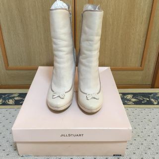 ジルスチュアート(JILLSTUART)の【JILLSTUART】ピンクベージュショートブーツ♡レア商品(ブーツ)