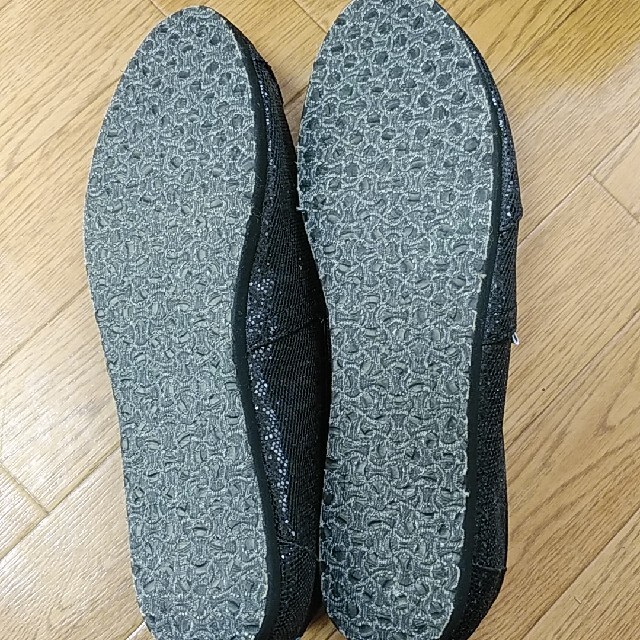 TOMS Classics Black Glitters 39インチ　25㎝ レディースの靴/シューズ(スリッポン/モカシン)の商品写真