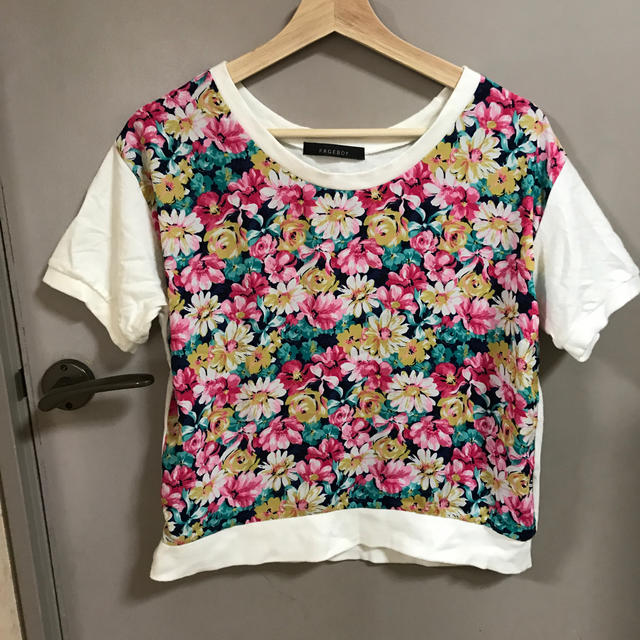 PAGEBOY(ページボーイ)のページボーイ　花柄カットソー レディースのトップス(Tシャツ(半袖/袖なし))の商品写真