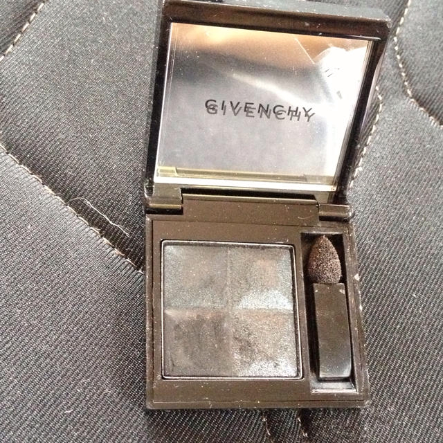 GIVENCHY(ジバンシィ)のGIVENCHY★アイシャドウ コスメ/美容のベースメイク/化粧品(その他)の商品写真