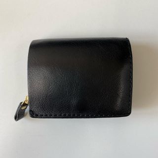 ヘルツ(HERZ)のHERZ 小型の二つ折り財布 中古 黒／ブラック(折り財布)