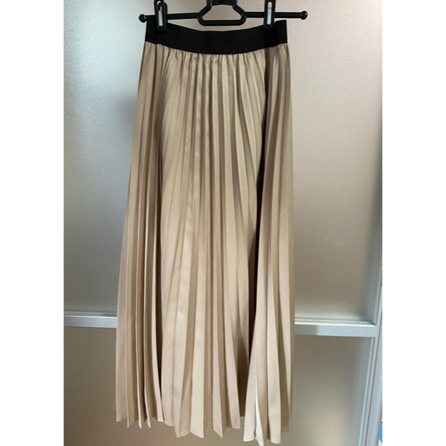 natural couture(ナチュラルクチュール)のセットプリーツ微光沢スカート レディースのスカート(ロングスカート)の商品写真