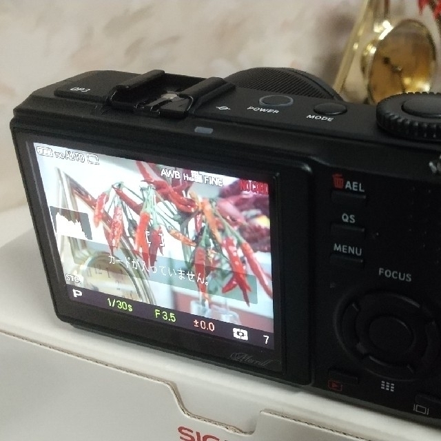 SIGMA(シグマ)の【美品】SIGMA DP3 Merrill 別売レンズフード、レンズカバー付 スマホ/家電/カメラのカメラ(デジタル一眼)の商品写真