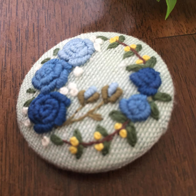 ハンドメイド 刺繍ブローチの通販 by りいこ's shop｜ラクマ