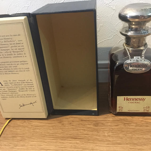 専用　 Hennessy シルバートップ　ブック　青箱　 食品/飲料/酒の酒(ブランデー)の商品写真