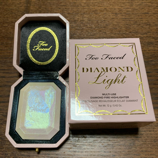 Too Faced(トゥフェイス)のtoo faced マルチユースハイライター コスメ/美容のベースメイク/化粧品(フェイスパウダー)の商品写真