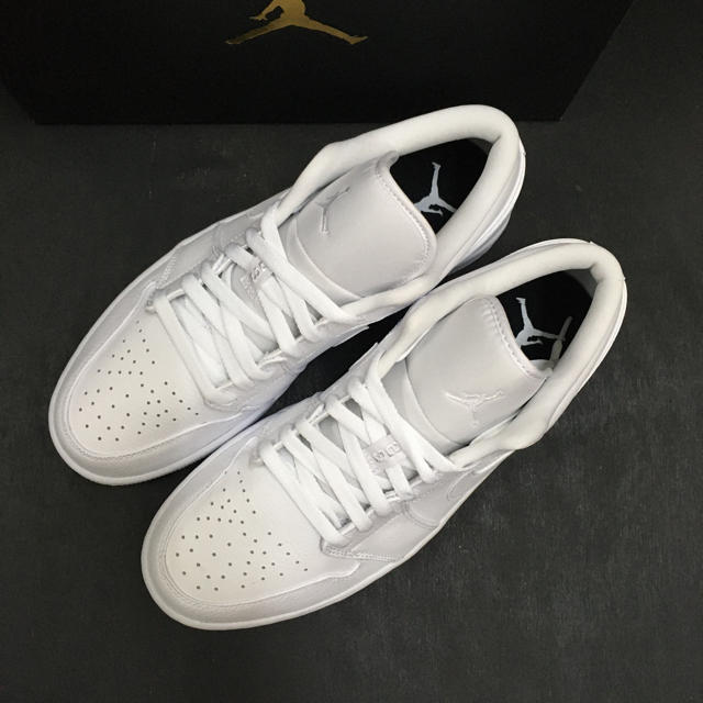 NIKE(ナイキ)の送込み 28.5cm NIKE AIR JORDAN 1 LOW WHITE メンズの靴/シューズ(スニーカー)の商品写真