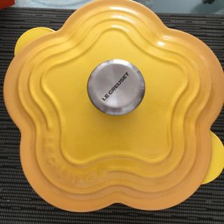 ルクルーゼ(LE CREUSET)のルクルーゼ ココットフルール  イエロー(鍋/フライパン)