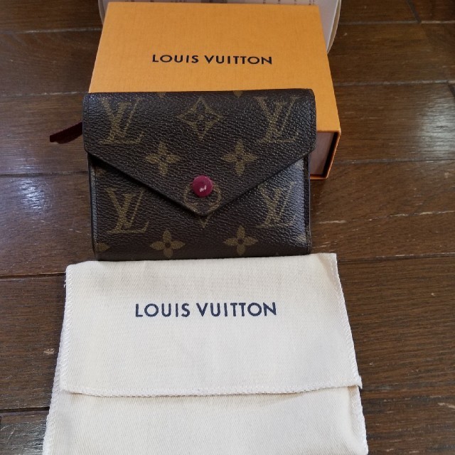 LOUIS VUITTON(ルイヴィトン)のルイヴィトンビクトリーヌ折財布モノグラムゾエ レディースのファッション小物(財布)の商品写真