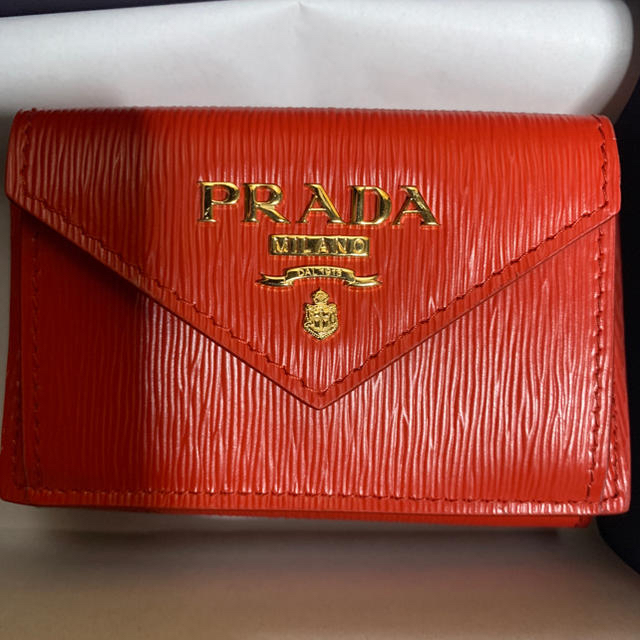 PRADA(プラダ)の【新品】プラダ 三つ折り財布 レッド レディースのファッション小物(財布)の商品写真