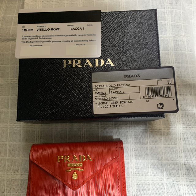 PRADA(プラダ)の【新品】プラダ 三つ折り財布 レッド レディースのファッション小物(財布)の商品写真