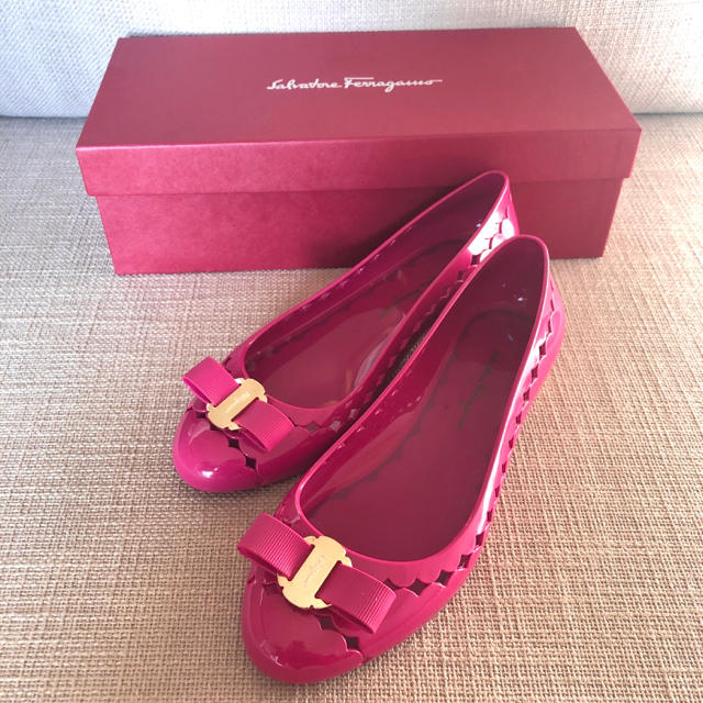 Salvatore Ferragamo フラワーヒール　ラバーパンプス