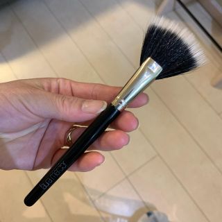 ローラメルシエ(laura mercier)のローラメルシエのファンパウダーブラシ(チーク/フェイスブラシ)