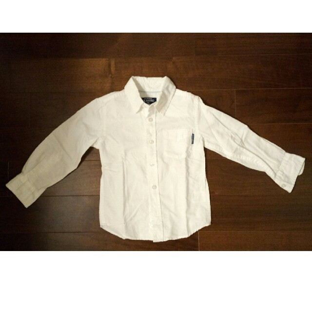 西松屋(ニシマツヤ)の西松屋　ワイシャツ　白　110センチ キッズ/ベビー/マタニティのキッズ服男の子用(90cm~)(Tシャツ/カットソー)の商品写真