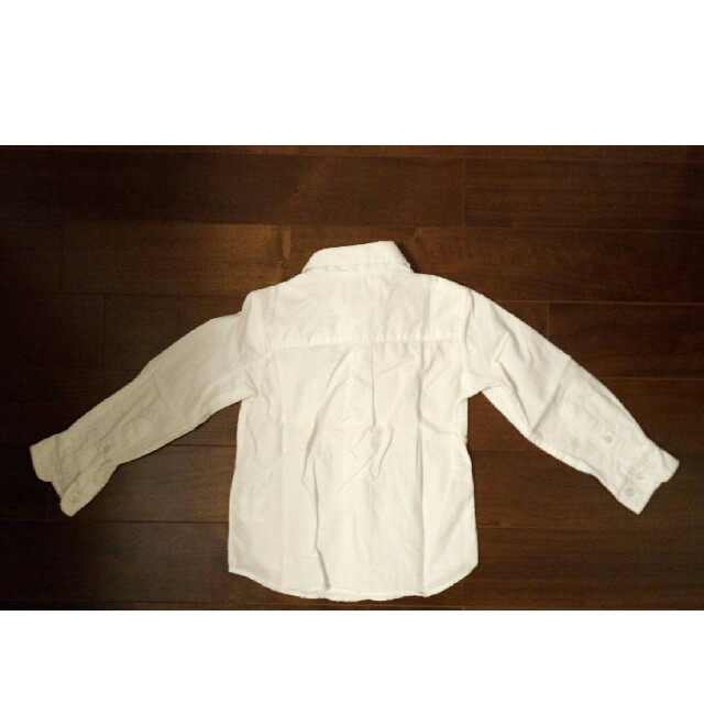 西松屋(ニシマツヤ)の西松屋　ワイシャツ　白　110センチ キッズ/ベビー/マタニティのキッズ服男の子用(90cm~)(Tシャツ/カットソー)の商品写真
