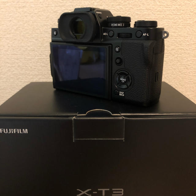 富士フイルム(フジフイルム)のFUJIFILM X-T3 ボディ　ブラック スマホ/家電/カメラのカメラ(ミラーレス一眼)の商品写真