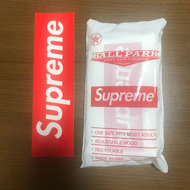 Supreme(シュプリーム)のシュプリーム　supreme レインコート　値下げ メンズのトップス(Tシャツ/カットソー(七分/長袖))の商品写真