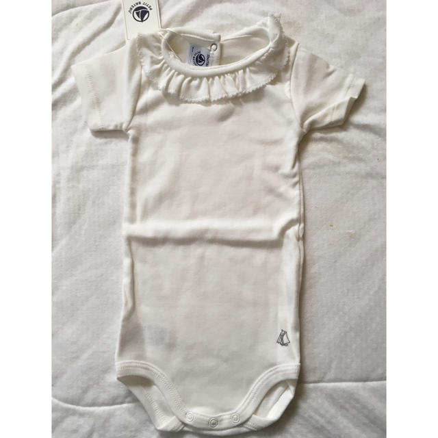 PETIT BATEAU(プチバトー)のプチバトー 襟付き半袖ボディ 12m 74センチ キッズ/ベビー/マタニティのベビー服(~85cm)(ロンパース)の商品写真