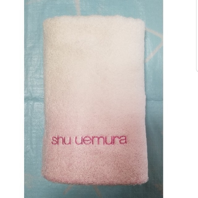 shu uemura(シュウウエムラ)の☆新品☆シュウ ウエムラ バスタオル インテリア/住まい/日用品の日用品/生活雑貨/旅行(タオル/バス用品)の商品写真