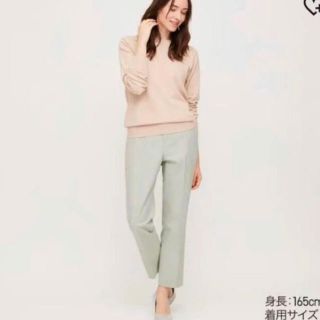 ユニクロ(UNIQLO)のEZYアンクルパンツ　ライトグリーン　M 新品(クロップドパンツ)