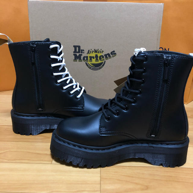 Dr.Martens(ドクターマーチン)の【厚底】Dr.martens JADON MONO ジェイドン モノ 8ホール レディースの靴/シューズ(ブーツ)の商品写真