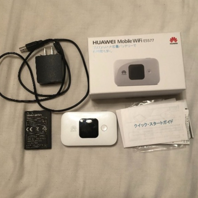 HUAWEI E5577 SIMフリー モバイルwi-fiルーター ホワイト スマホ/家電/カメラのPC/タブレット(PC周辺機器)の商品写真