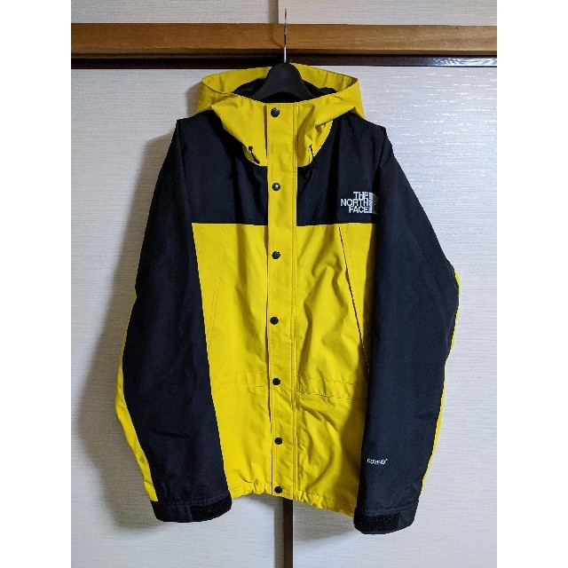 THE NORTH FACE(ザノースフェイス)のTHE NORTH FACE マウンテンライトジャケット レオパードイエロー メンズのジャケット/アウター(マウンテンパーカー)の商品写真