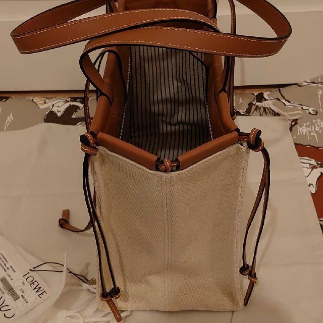 LOEWE(ロエベ)の168様ご専用  LOEWEクッショントート スモール レディースのバッグ(トートバッグ)の商品写真
