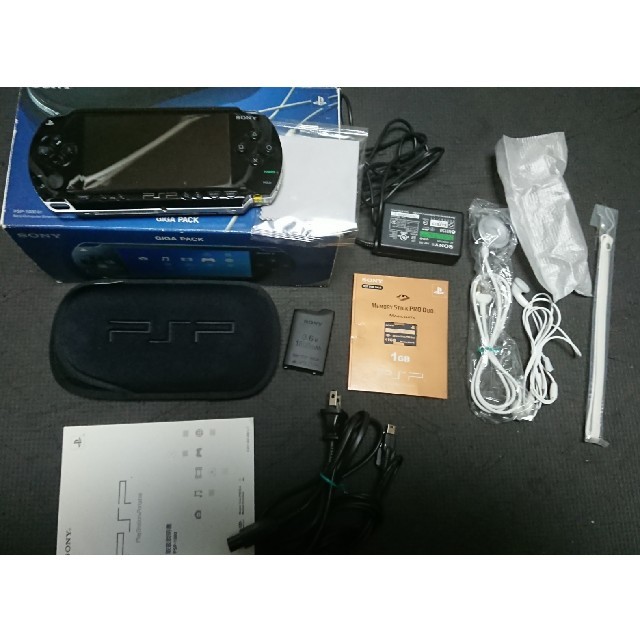 PlayStation Portable(プレイステーションポータブル)のPSPギガパック ブラック 中古(PSP1000 G1) エンタメ/ホビーのゲームソフト/ゲーム機本体(携帯用ゲーム機本体)の商品写真