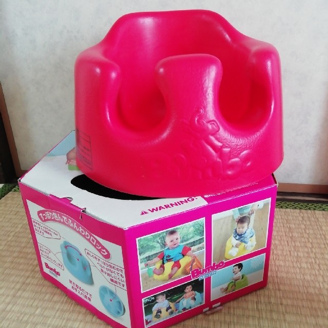 Bumbo(バンボ)のバンボ　赤色 キッズ/ベビー/マタニティの寝具/家具(その他)の商品写真