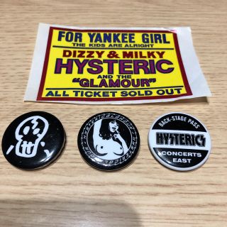 ヒステリックグラマー(HYSTERIC GLAMOUR)のHYSTERIC GLAMOUR 缶バッジ3個  と  ステッカー(その他)