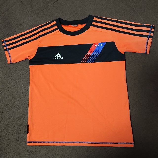 adidas(アディダス)のキッズＴシャツ キッズ/ベビー/マタニティのキッズ服男の子用(90cm~)(Tシャツ/カットソー)の商品写真