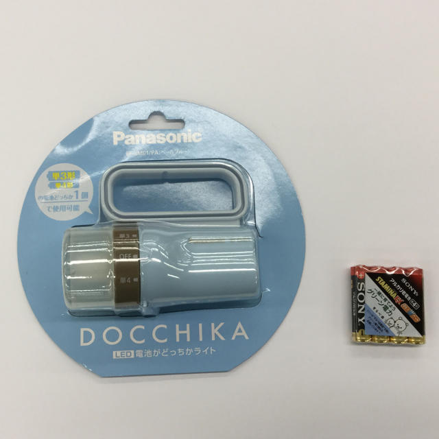 Panasonic(パナソニック)の懐中電灯 DOCCHIKA [ペールブルー] + 単4乾電池×4個 スマホ/家電/カメラのスマホ/家電/カメラ その他(その他)の商品写真