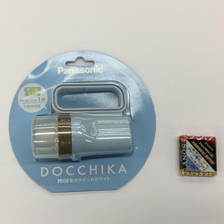パナソニック(Panasonic)の懐中電灯 DOCCHIKA [ペールブルー] + 単4乾電池×4個(その他)