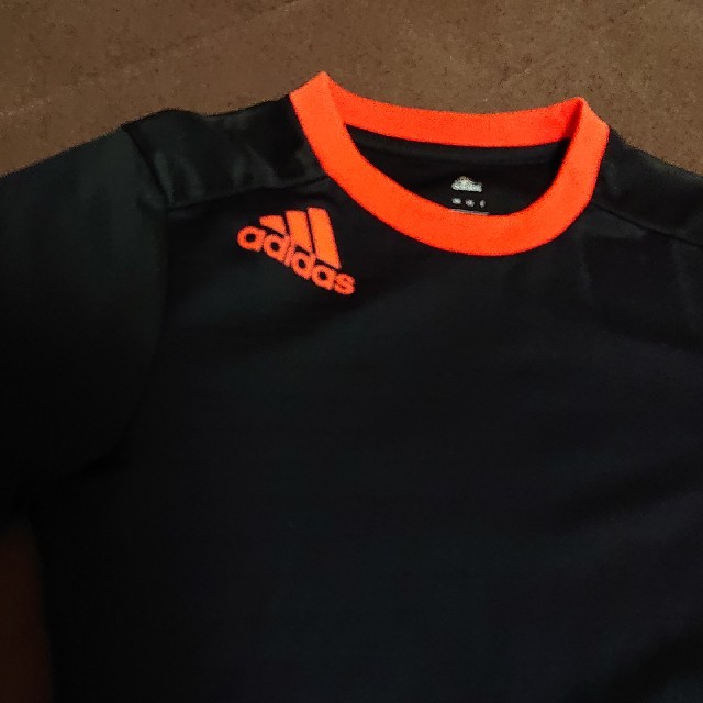 adidas(アディダス)のキッズＴシャツ キッズ/ベビー/マタニティのキッズ服男の子用(90cm~)(Tシャツ/カットソー)の商品写真