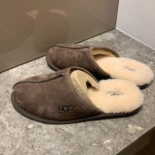 アグ(UGG)の『新品』UGG スリッパ メンズ ルームシューズ(スリッパ/ルームシューズ)