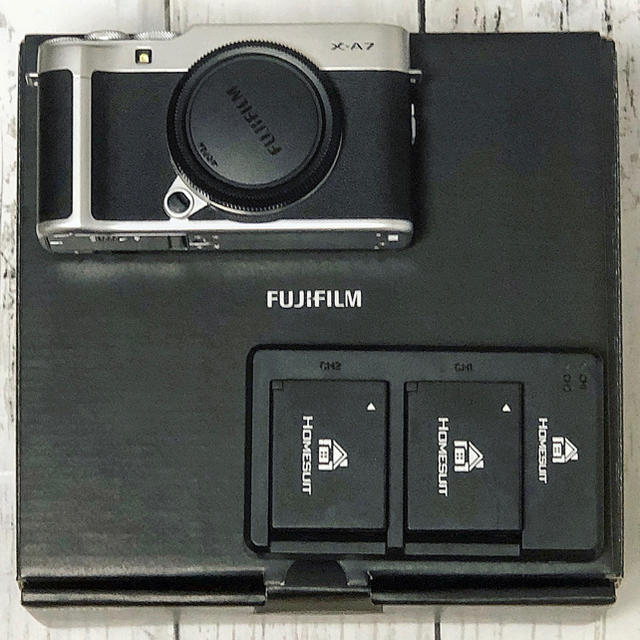 【美品】FUJIFILM X-A7 シルバー レンズキット 予備バッテリーつき