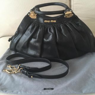 ミュウミュウ(miumiu)のミュウミュウ 2wayレザーハンドバッグ　ショルダーバック(ハンドバッグ)