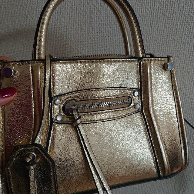 H&M(エイチアンドエム)のHM ショルダーバッグ ゴールド レディースのバッグ(ショルダーバッグ)の商品写真