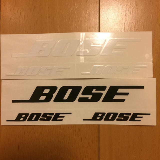 BOSE(ボーズ)の【非売品】BOSEステッカー【黒＋白２枚セット】 エンタメ/ホビーのコレクション(ノベルティグッズ)の商品写真