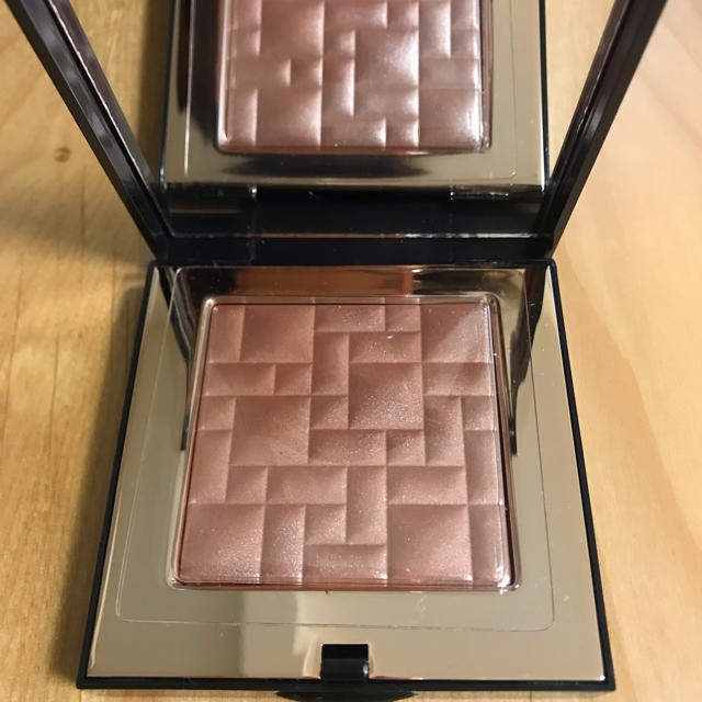 期間限定値下げBOBBI BROWN　ハイライト　ティング　パウダー