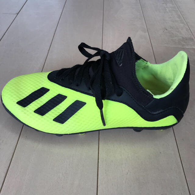 adidas(アディダス)のadidas サッカースパイク 21.5cm キッズ/ベビー/マタニティのキッズ靴/シューズ(15cm~)(その他)の商品写真