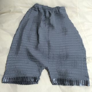 イッセイミヤケ(ISSEY MIYAKE)のISSEY MIYAKEのボトムス(ハーフパンツ)