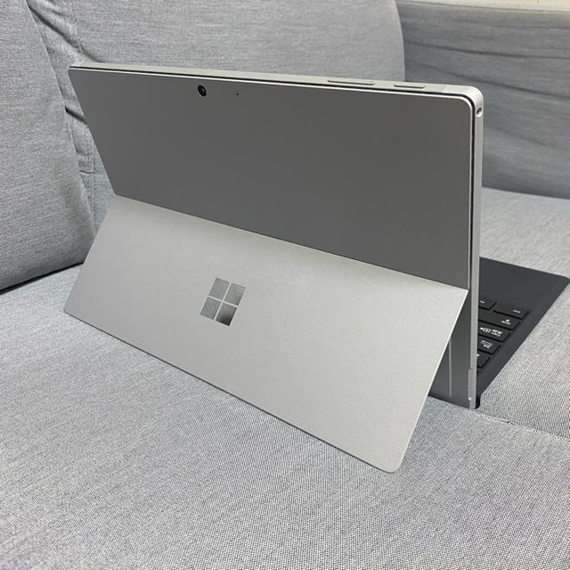 Microsoft(マイクロソフト)のSurface pro7/タイプカバー同梱版+surfacepen付 スマホ/家電/カメラのPC/タブレット(ノートPC)の商品写真