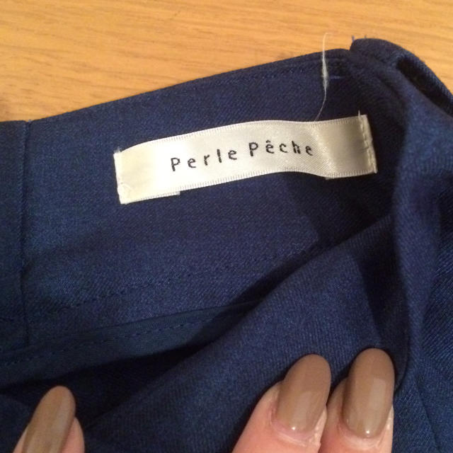 Perle Peche(ペルルペッシュ)のパンツ レディースのパンツ(クロップドパンツ)の商品写真