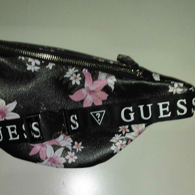 GUESS(ゲス)のえりな様専用 レディースのバッグ(ボディバッグ/ウエストポーチ)の商品写真