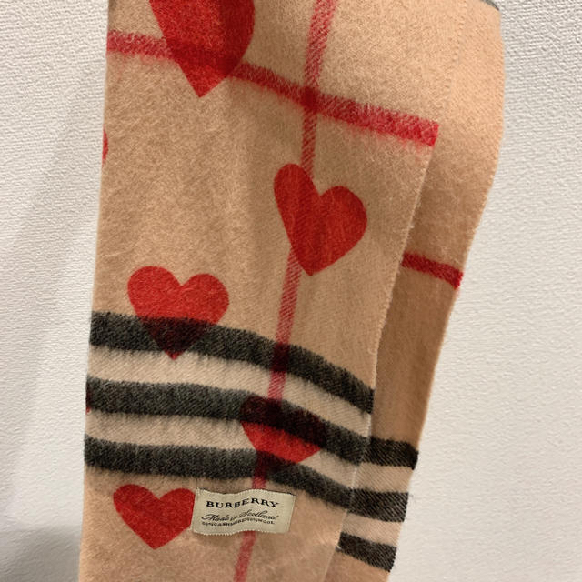 BURBERRY(バーバリー)のBurberry ♡︎ハート　マフラー レディースのファッション小物(マフラー/ショール)の商品写真